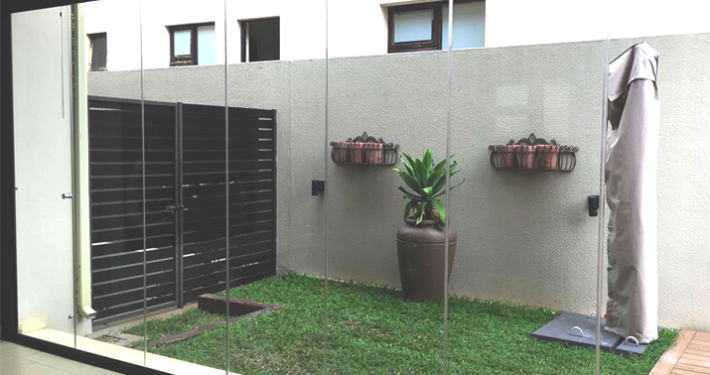 TMG Designs - Frameless Folding Doors