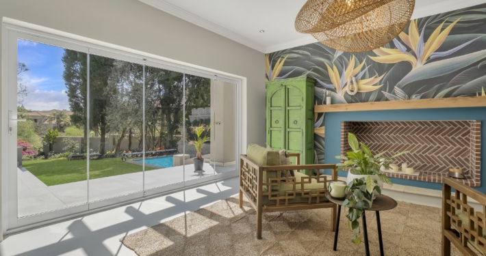 TMG Designs - Frameless Folding Doors
