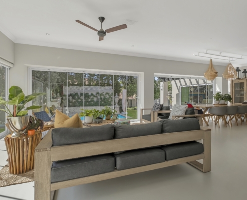 TMG Designs - Frameless Folding Doors
