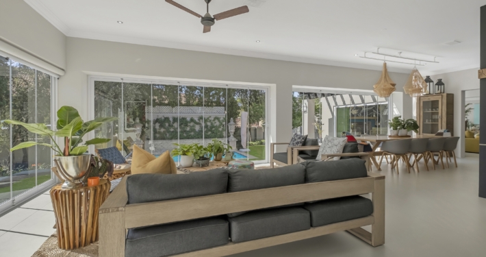 TMG Designs - Frameless Folding Doors