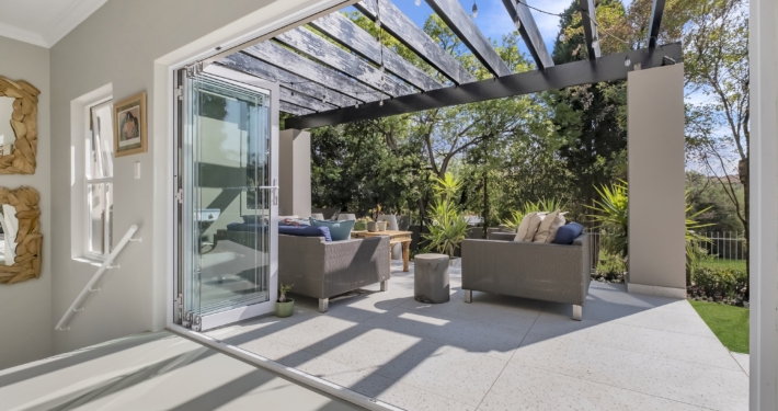 TMG Designs - Frameless Folding Doors