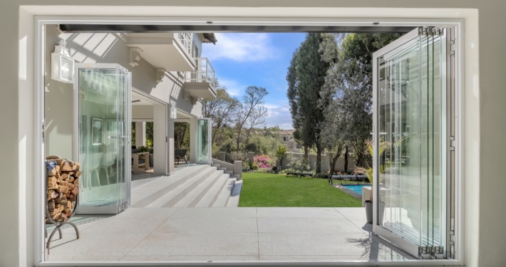TMG Designs - Frameless Folding Doors