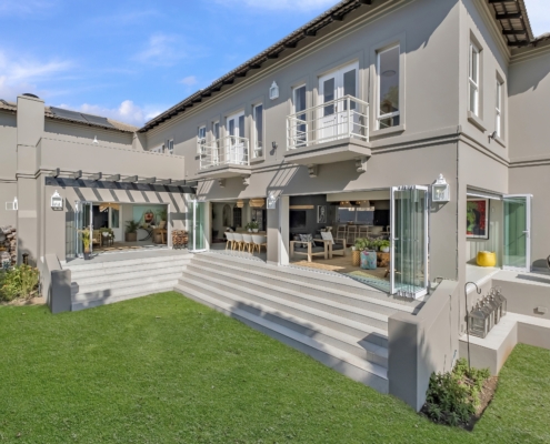 TMG Designs - Frameless Folding Doors